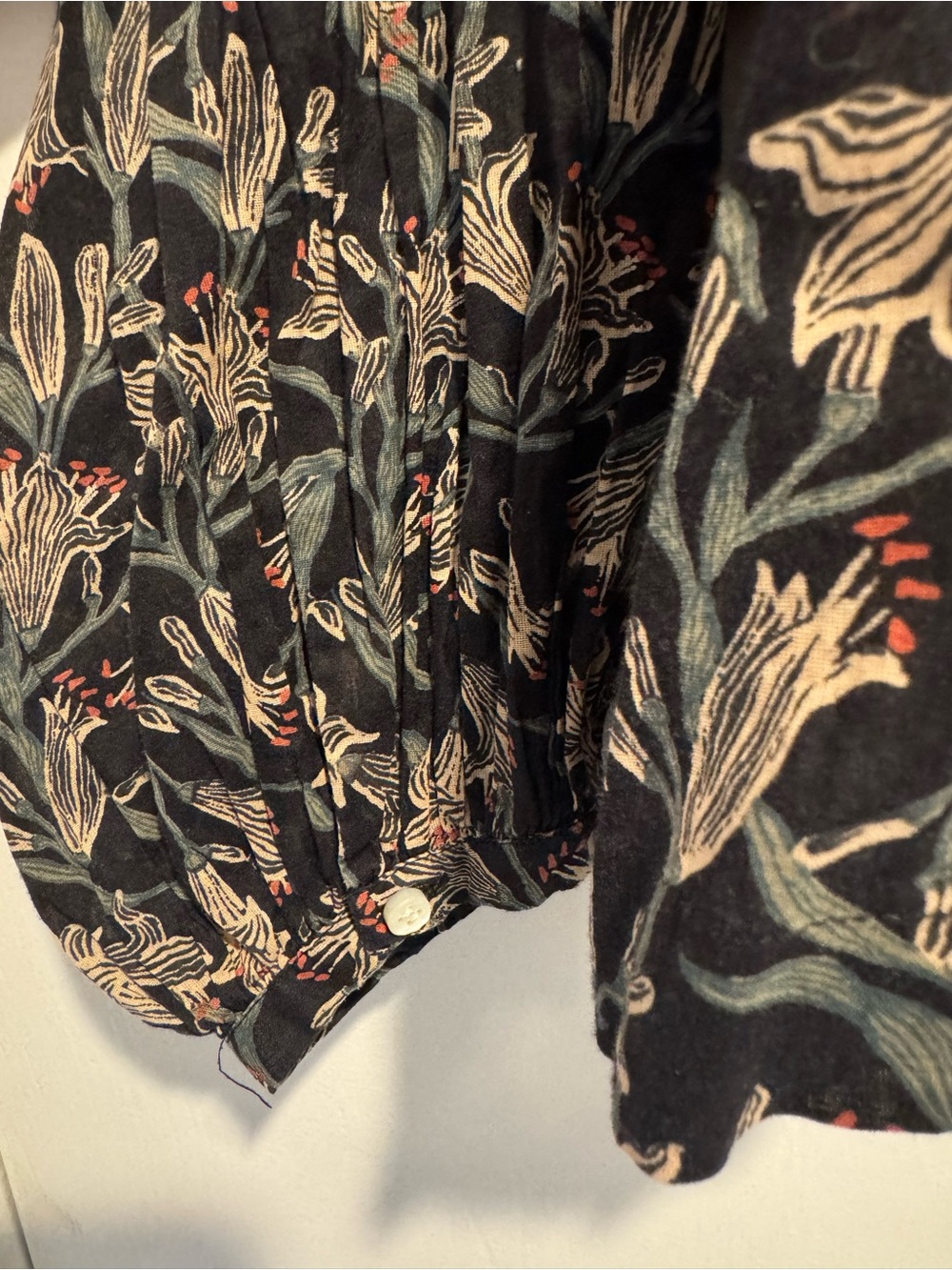 Doen “Black Lilium Floral” Jane Blouse - Picture 6 of 7